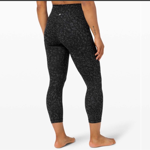 Lululemon Align Crop size 4 with a 21" inseam Wild Thing Camo Deep Coal Multi - Picture 3 of 13
